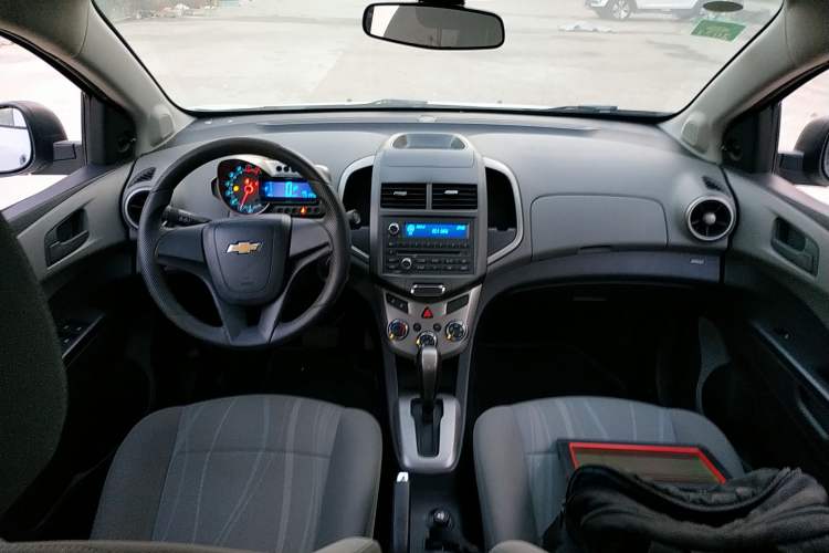 Used Chevrolet Aveo Sonic 2013 Sedan 1.4L Automatic with Sunroof Center Console