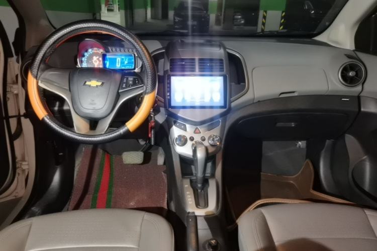 Used Chevrolet Aveo Sonic 2013 Sedan 1.6L AT SX Stylish Audio-Visual Edition Center Console