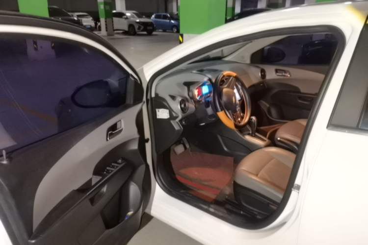 Used Chevrolet Aveo Sonic 2013 Sedan 1.6L AT SX Stylish Audio-Visual Edition Driver Seat