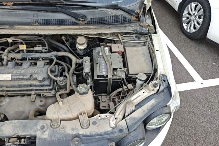 Used Chevrolet Aveo Sonic 2013 Sedan 1.4L Automatic with Sunroof Engine Bay Left