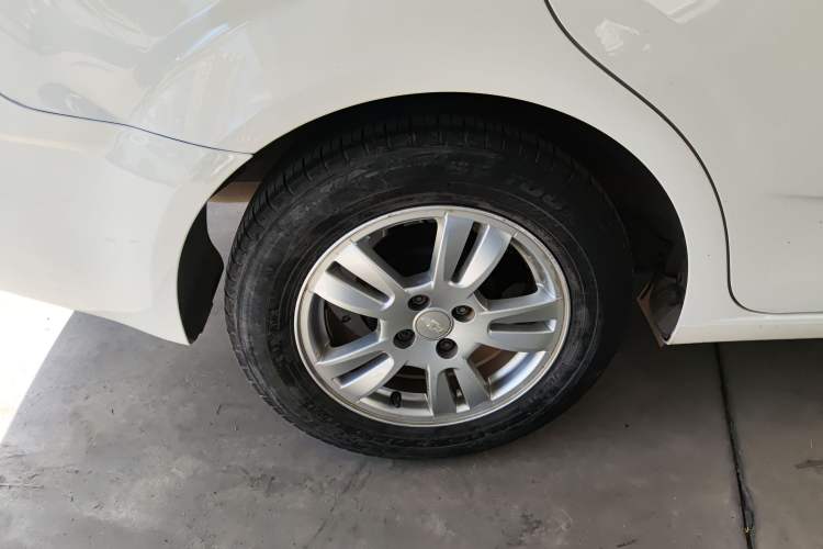 Used Chevrolet Aveo Sonic 2013 Sedan 1.4L Automatic with Sunroof Exterior 1
