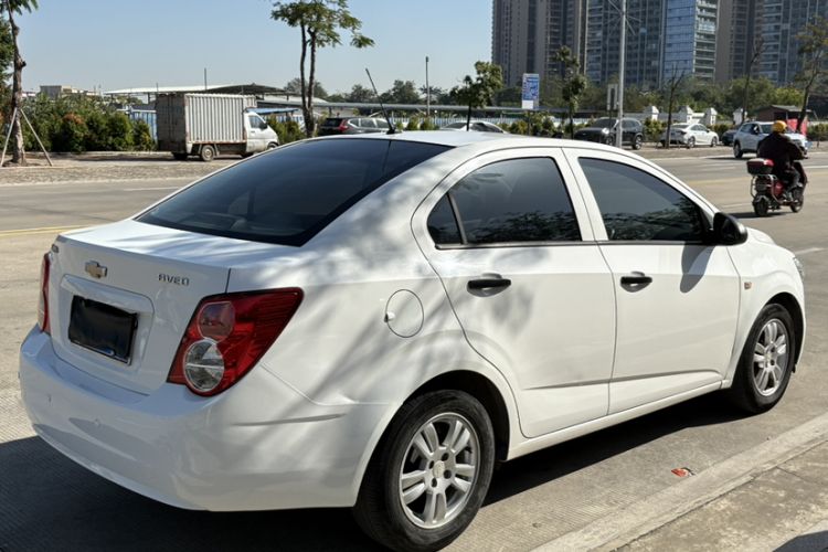 Used Chevrolet Aveo Sonic 2013 Sedan 1.4L Automatic with Sunroof Exterior 3