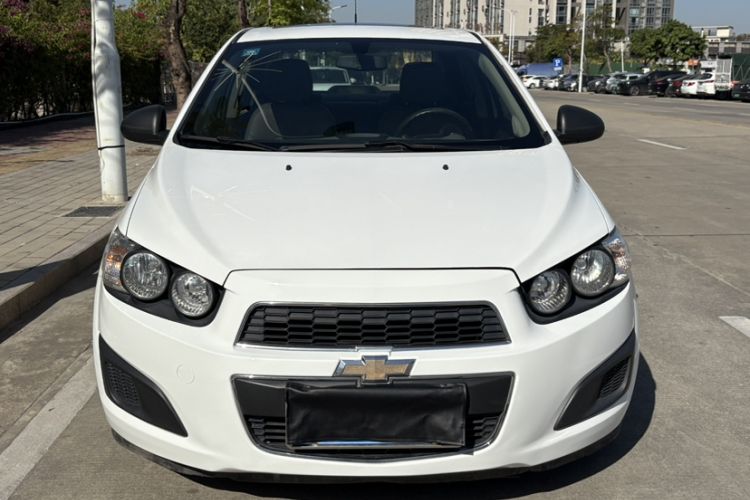 Used Chevrolet Aveo Sonic 2013 Sedan 1.4L Automatic with Sunroof Exterior 5