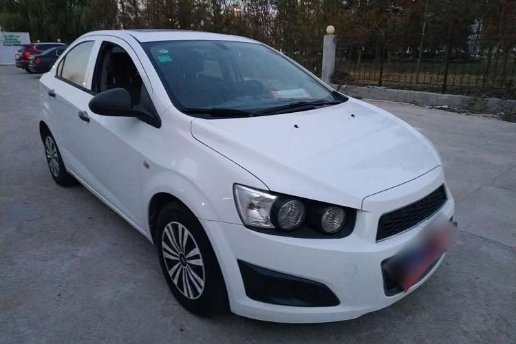 Used Chevrolet Aveo Sonic 2013 Sedan 1.4L Automatic with Sunroof Front Right 45 Deg