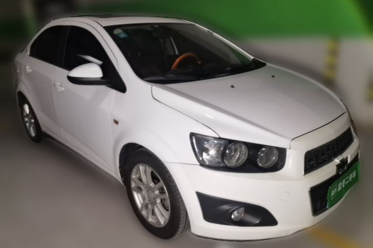Used Chevrolet Aveo Sonic 2013 Sedan 1.6L AT SX Stylish Audio-Visual Edition Front Right 45 Deg