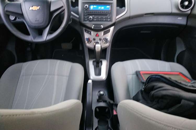 Used Chevrolet Aveo Sonic 2013 Sedan 1.4L Automatic with Sunroof Gear Lever