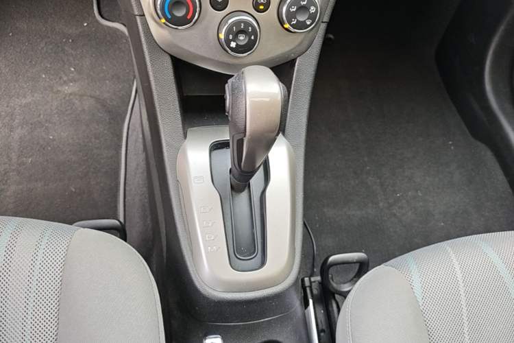 Used Chevrolet Aveo Sonic 2013 Sedan 1.4L Automatic with Sunroof Gear Lever