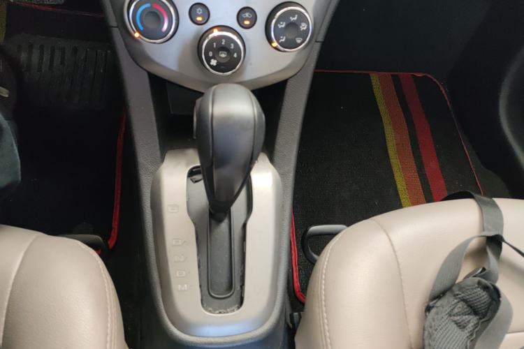 Used Chevrolet Aveo Sonic 2013 Sedan 1.4L Automatic with Sunroof Gear Lever