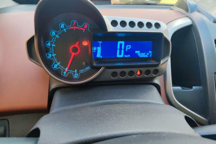 Used Chevrolet Aveo Sonic 2013 Sedan 1.4L Automatic with Sunroof Instrument Cluster