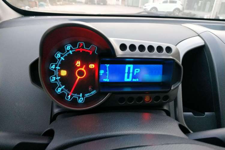 Used Chevrolet Aveo Sonic 2013 Sedan 1.4L Automatic with Sunroof Instrument Cluster