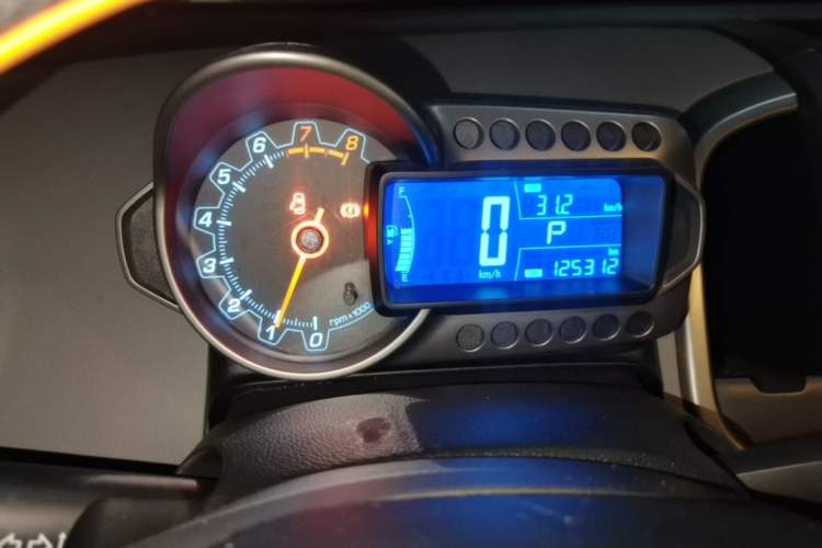 Used Chevrolet Aveo Sonic 2013 Sedan 1.6L AT SX Stylish Audio-Visual Edition Instrument Cluster