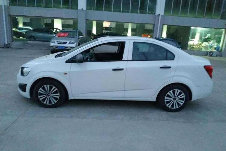 Used Chevrolet Aveo Sonic 2013 Sedan 1.4L Automatic with Sunroof Left Side