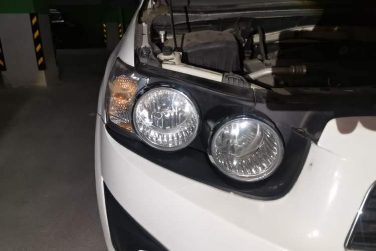Used Chevrolet Aveo Sonic 2013 Sedan 1.6L AT SX Stylish Audio-Visual Edition Right Front Headlight