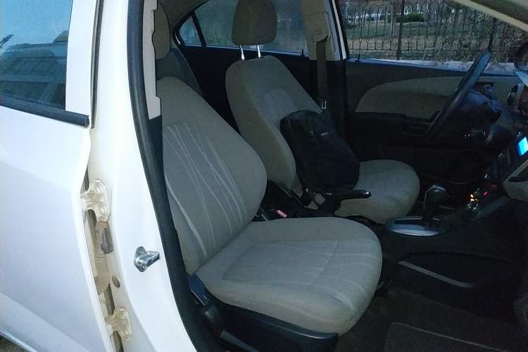 Used Chevrolet Aveo Sonic 2013 Sedan 1.4L Automatic with Sunroof Right Front Seat
