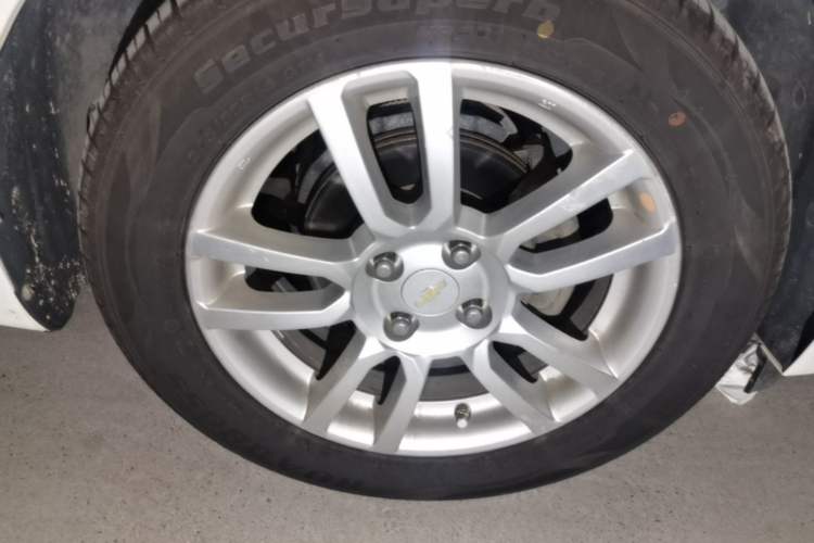 Used Chevrolet Aveo Sonic 2013 Sedan 1.6L AT SX Stylish Audio-Visual Edition Right Front Wheel Hub