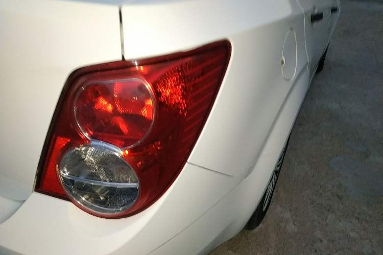Used Chevrolet Aveo Sonic 2013 Sedan 1.4L Automatic with Sunroof Right Rear Taillight