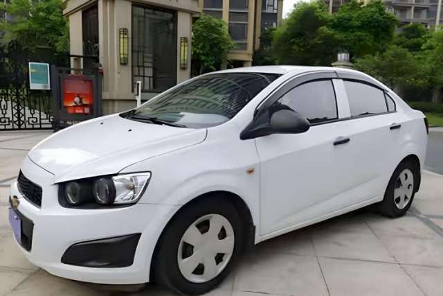 Used Chevrolet Aveo Sonic 2013 Sedan 1.4L Automatic with Sunroof