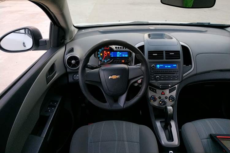 Used Chevrolet Aveo Sonic 2013 Sedan 1.4L Automatic with Sunroof Steering Wheel