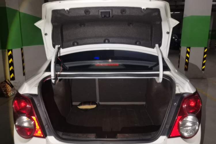 Used Chevrolet Aveo Sonic 2013 Sedan 1.6L AT SX Stylish Audio-Visual Edition Trunk