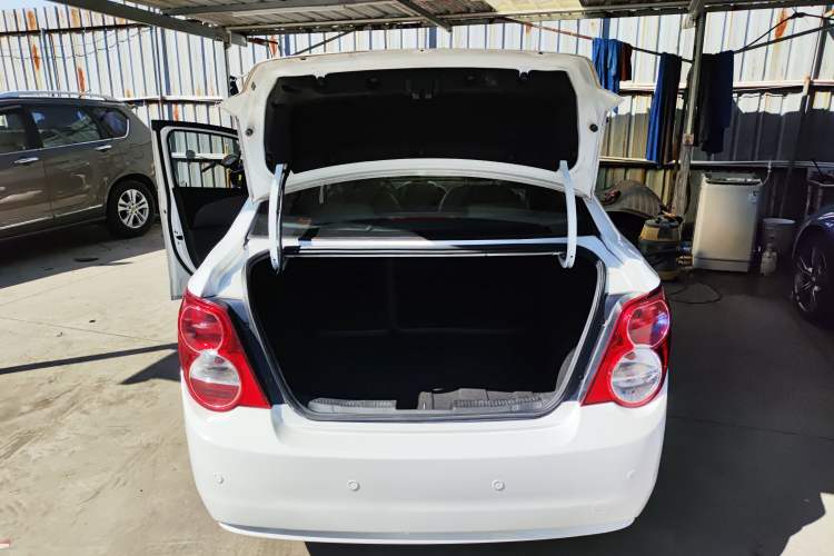 Used Chevrolet Aveo Sonic 2013 Sedan 1.4L Automatic with Sunroof Trunk