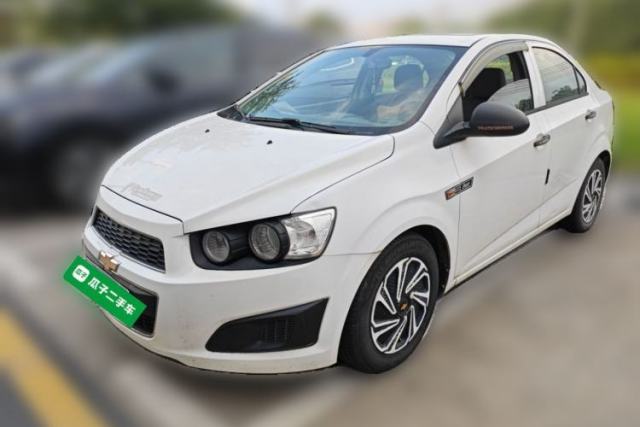 Chevrolet Aveo Sonic 2013 Sedan 1.4L Automatic with Sunroof d’occasion