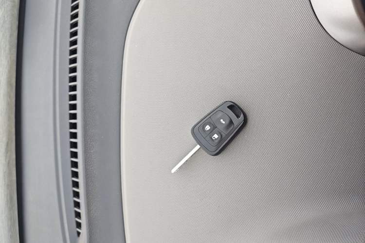 Used Chevrolet Aveo Sonic 2013 Sedan 1.4L Automatic with Sunroof Vehicle Key