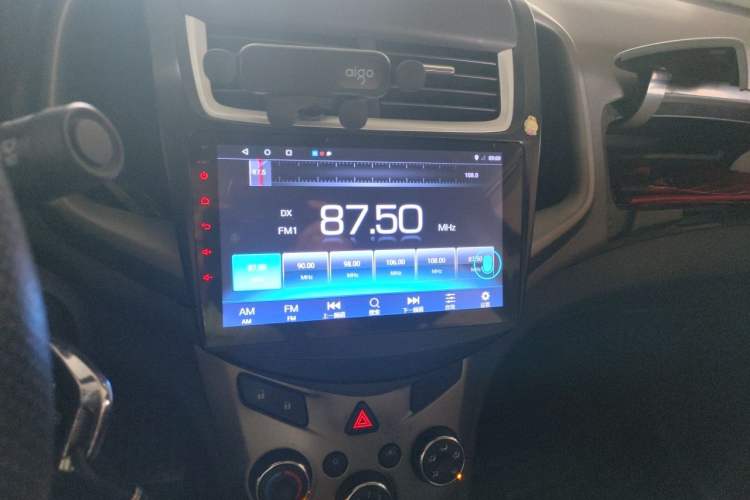 Used Chevrolet Aveo Sonic 2014 Sedan 1.4SL AT Fashion Edition Audio And AC Panel
