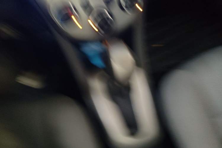 Used Chevrolet Aveo Sonic 2014 Sedan 1.4SL AT Fashion Edition Gear Lever