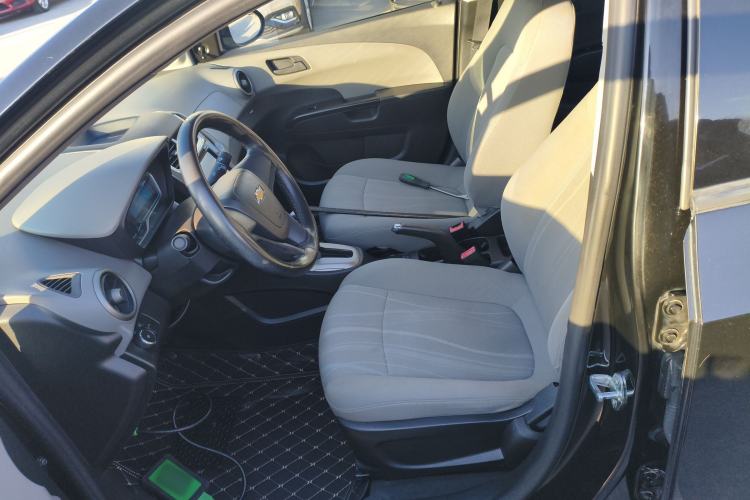 Used Chevrolet Aveo Sonic 2014 Sedan 1.4SL AT Fashion Edition Left Front Seat