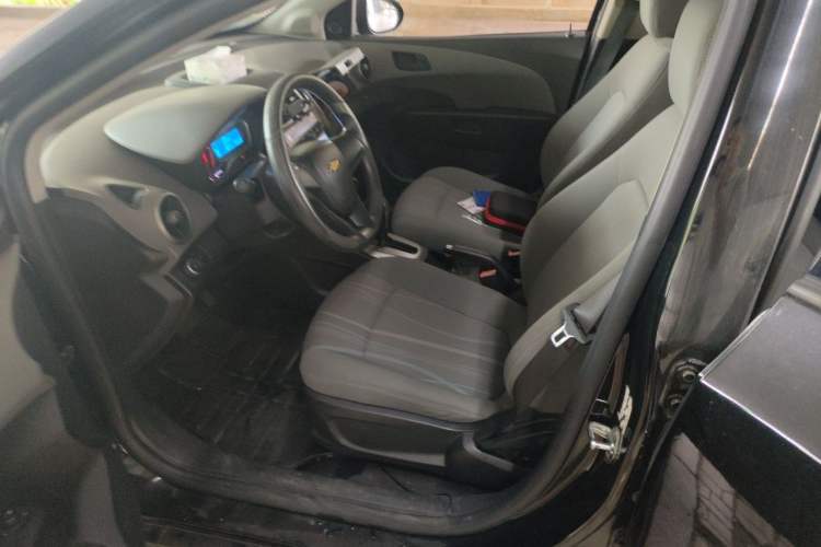 Used Chevrolet Aveo Sonic 2014 Sedan 1.4SL AT Fashion Edition Left Front Seat