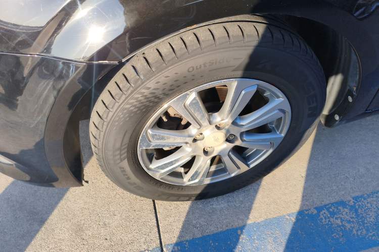 Used Chevrolet Aveo Sonic 2014 Sedan 1.4SL AT Fashion Edition Left Front Wheel Hub