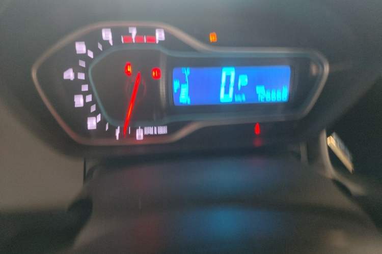 Used Chevrolet Aveo Sonic 2014 Sedan 1.4SL AT Fashion Edition Odometer Close Up