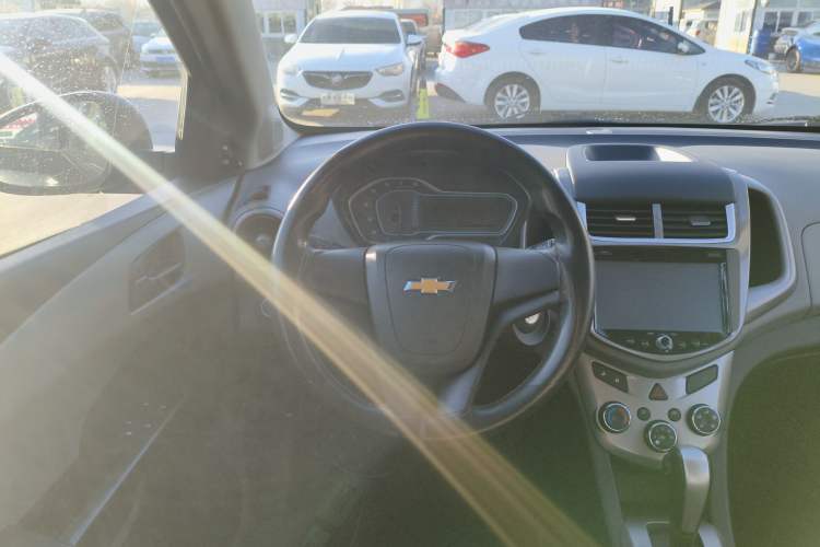 Used Chevrolet Aveo Sonic 2014 Sedan 1.4SL AT Fashion Edition Steering Wheel