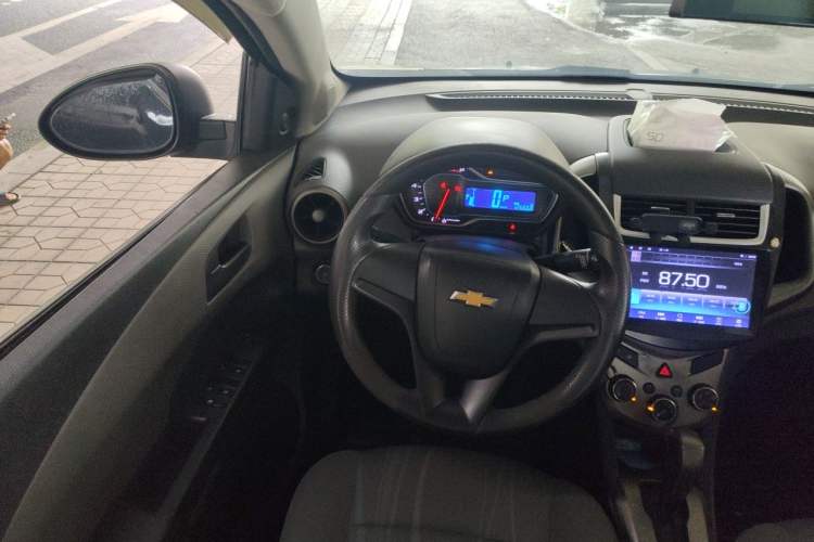 Used Chevrolet Aveo Sonic 2014 Sedan 1.4SL AT Fashion Edition Steering Wheel