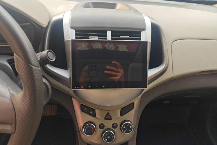Used Chevrolet Aveo Sonic 2014 Sedan 1.4SL AT Stylish Sunroof Edition Audio And AC Panel