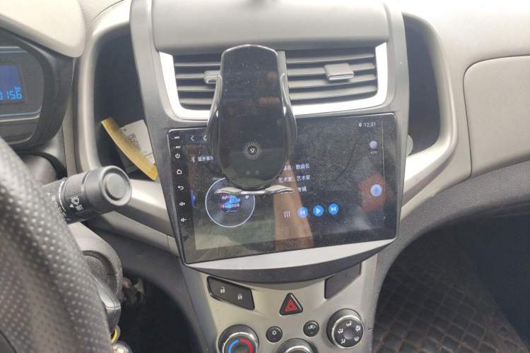 Used Chevrolet Aveo Sonic 2014 Sedan 1.4SL MT Comfort Edition Audio And AC Panel