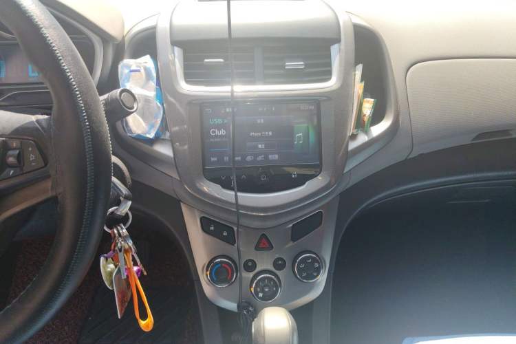 Used Chevrolet Aveo Sonic 2014 Sedan 1.6SX AT Fashion Edition Audio And AC Panel