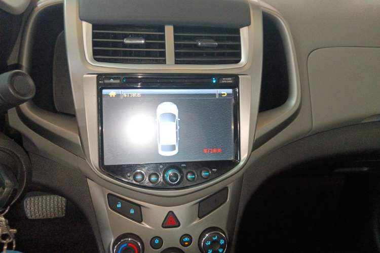 Used Chevrolet Aveo Sonic 2014 Sedan 1.4SL AT Fashion Edition Audio And AC Panel