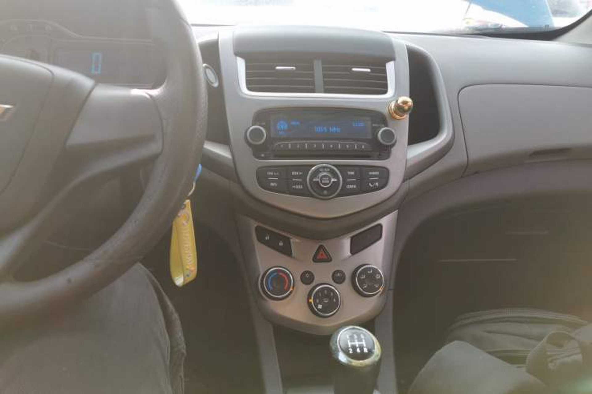 Used Chevrolet Aveo Sonic 2014 Sedan 1.4SL MT Comfort Edition Audio And AC Panel