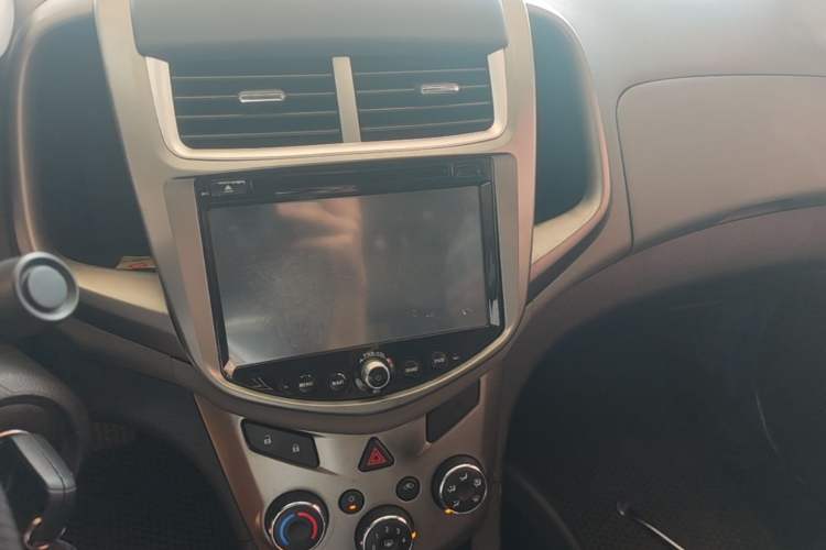 Used Chevrolet Aveo Sonic 2014 Sedan 1.4SL AT Fashion Edition Audio And AC Panel