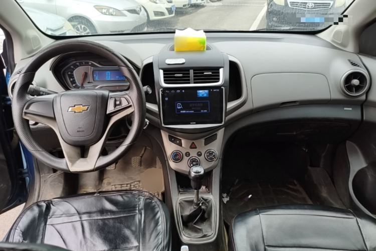 Used Chevrolet Aveo Sonic 2014 Sedan 1.4SE MT LeYou Edition Center Console