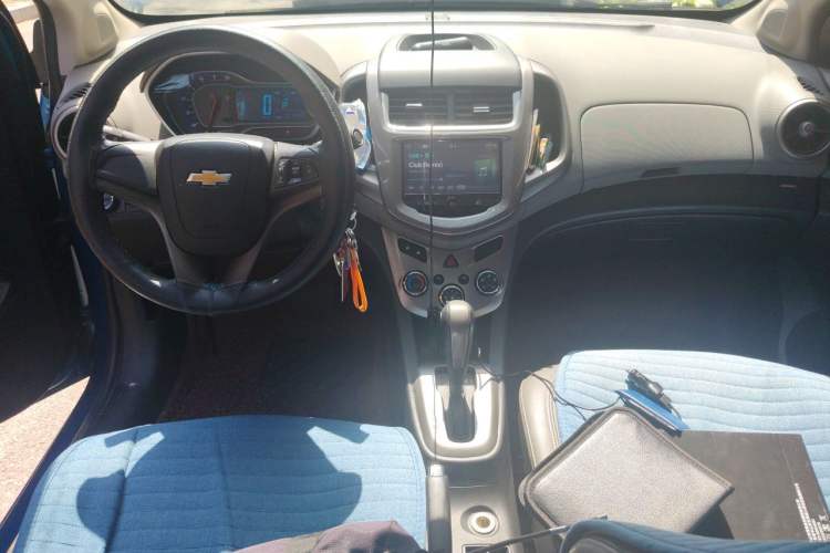Used Chevrolet Aveo Sonic 2014 Sedan 1.6SX AT Fashion Edition Center Console