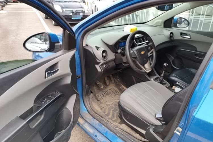 Used Chevrolet Aveo Sonic 2014 Sedan 1.4SE MT LeYou Edition Driver Seat