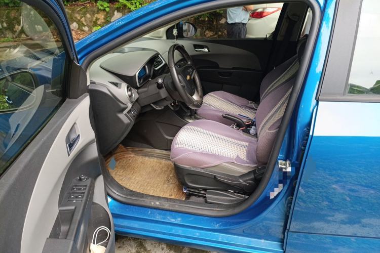 Used Chevrolet Aveo Sonic 2014 Sedan 1.6SX AT Fashion Edition Driver Seat