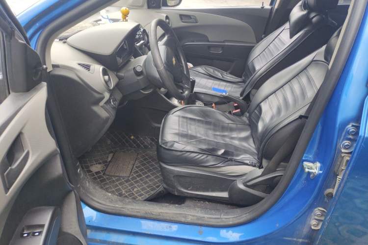 Used Chevrolet Aveo Sonic 2014 Sedan 1.4SL MT Comfort Edition Driver Seat