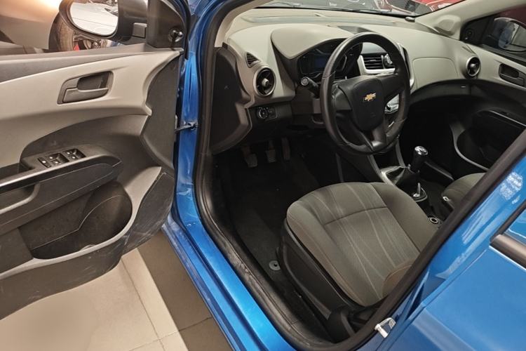Used Chevrolet Aveo Sonic 2014 Sedan 1.4 SL MT Comfort Edition Driver Seat