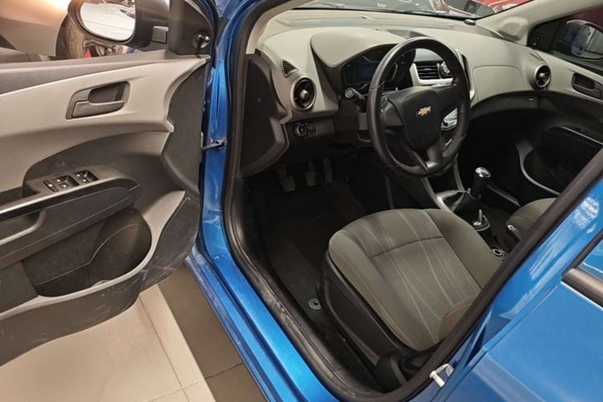 Used Chevrolet Aveo Sonic 2014 Sedan 1.4 SL MT Comfort Edition Driver Seat