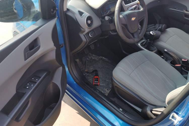 Used Chevrolet Aveo Sonic 2014 Sedan 1.4SL MT Comfort Edition Driver Seat