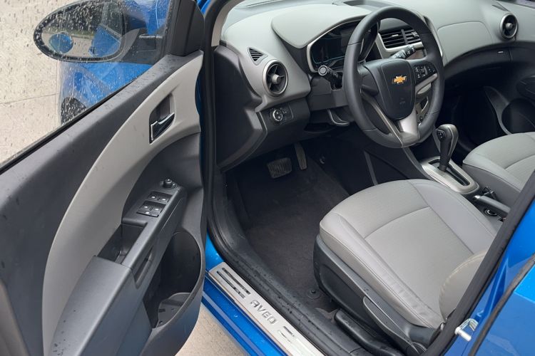 Used Chevrolet Aveo Sonic 2014 Hatchback 1.6 SX AT Fashion Edition Driver Seat