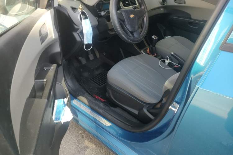 Used Chevrolet Aveo Sonic 2014 Sedan 1.4SL MT Comfort Edition Driver Seat